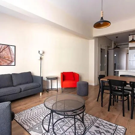 Spacious & Trendy 3br Urban W/ Acs