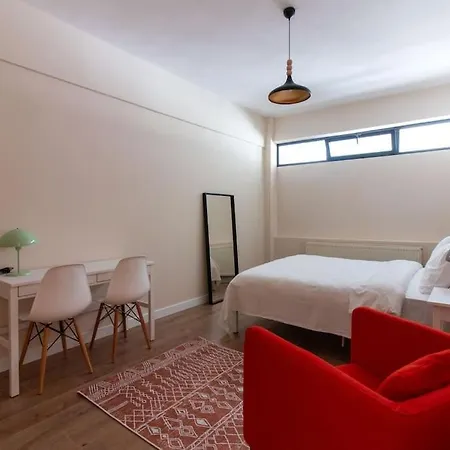 Spacious & Trendy 3br Urban W/ Acs