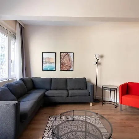 Spacious & Trendy 3br Urban W/ Acs *