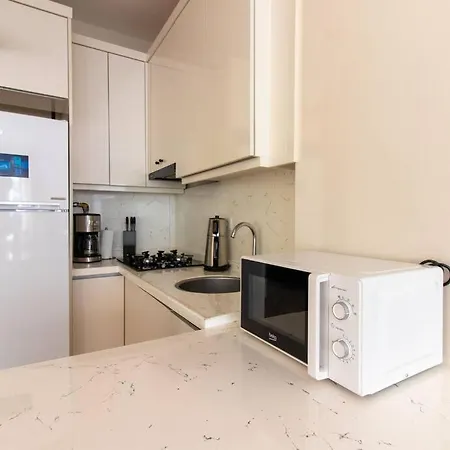 Spacious & Trendy 3br Urban W/ Acs *