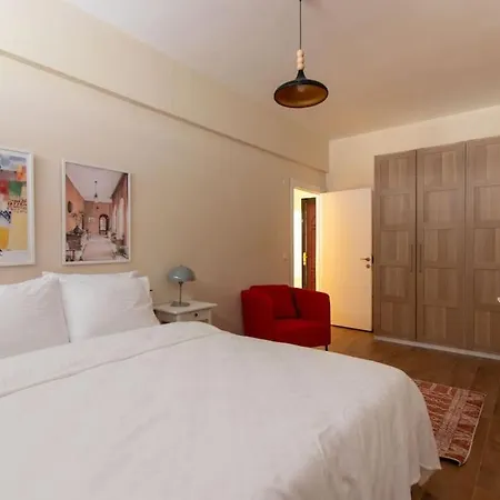 Spacious & Trendy 3br Urban W/ Acs Apartment *